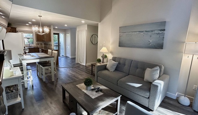 Stylish resort villa close to on-site pool & hot-tub & short walk to beach