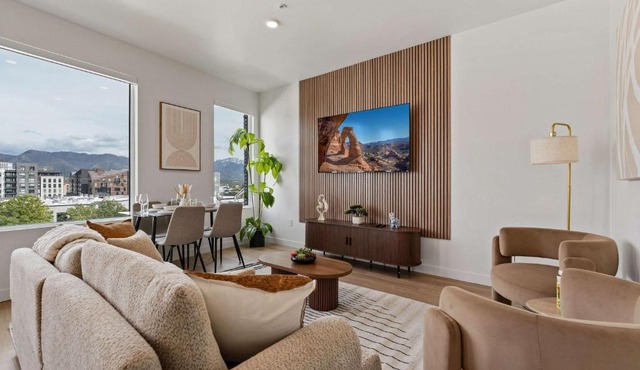 Stylish SLC Getaway 2-Bed 2-Bath with Balcony