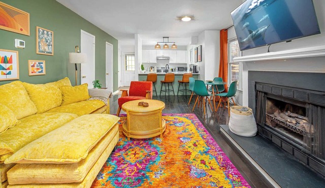 Stylish Townhouse Near Downtown Cary