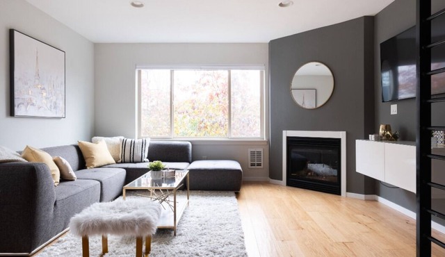 Stylish Urban Loft w/Floating Stairs and Fireplace