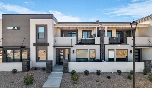 Sun-Filled Coastal Home | Lagoon Access| Hot Tub| Sleeps 12
