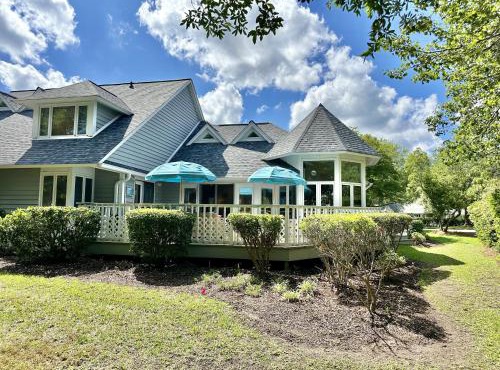 Sun-filled villa with access to resort, 3AGT
