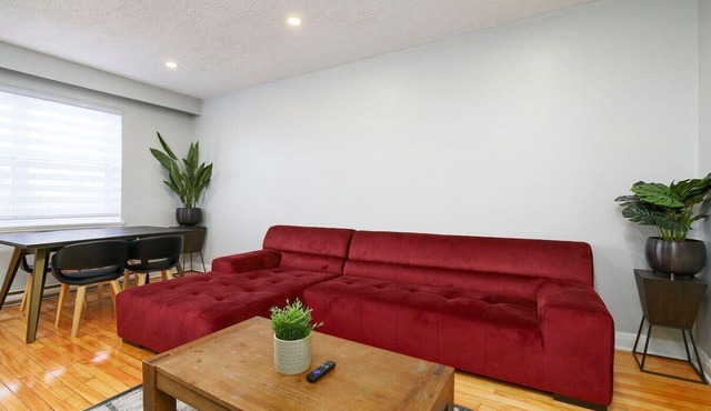 Sunny 2BR unit in Montreal