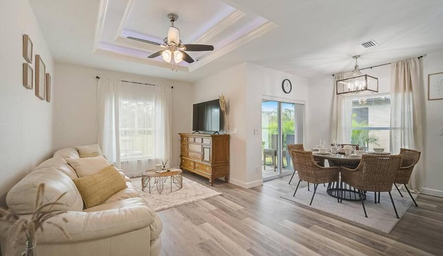Sunny Coastal,3 BD, 2 BA, King Master Suite, Close to Ocean, Golfing , Fishing