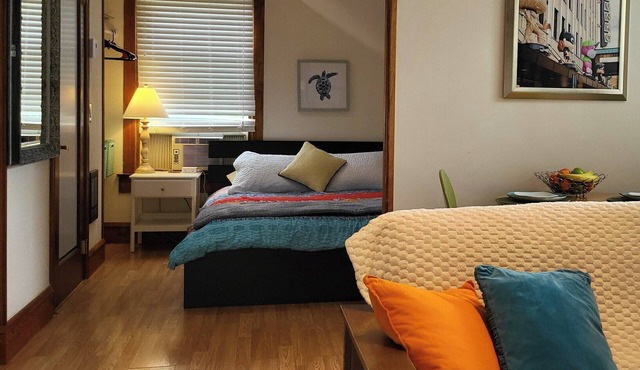 "Sunny Studio Retreat, Steps from Downtown"