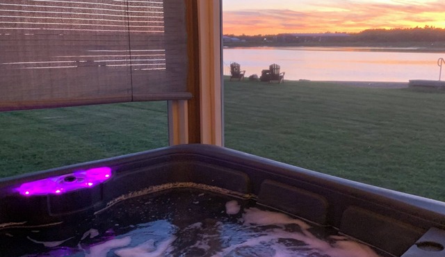 Sunset Jacuzzi Waterfront Beach & Pool Chalet