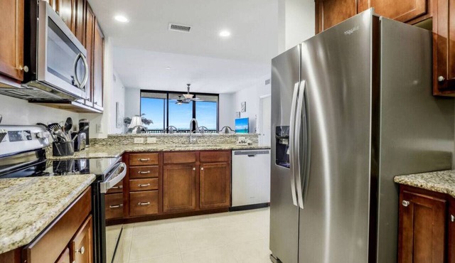 Sunset Royale | 2/2 Luxury Condo Marina View