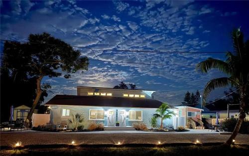 Sunsets, Seafood, and Serenity Pet - Boat Friendly