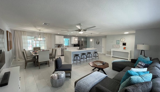Sunshine Serenity: Island Bliss 3bd/2ba Home Close to Cruise Port and Beaches