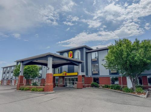 Super 8 by Wyndham High River AB