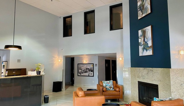 Super 8 by Wyndham Lachenaie/Terrebonne