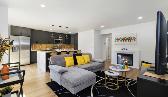 Superb 3-bedroom townhome in Bellevue
