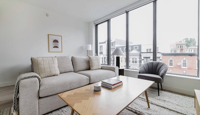 Superb NoMa 1BR w/Pool, Gym, EV Charging & Rooftop
