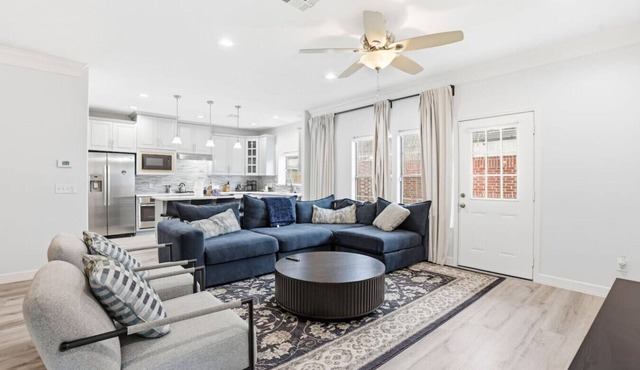 SW Houston 3BR Sleeps 10 | 2 Living Areas