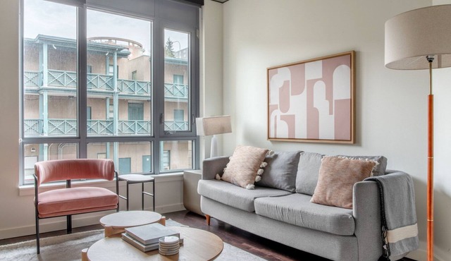 Tasteful South Lake Union 1BR, nr Tech, Bars & Dining, by Blueground