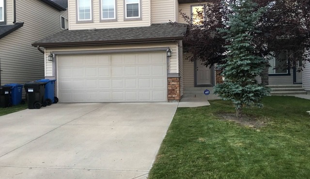 Tastefully Furnished Comfortable and Quiet 3 bed, 2.5 bath in nice neighborhood