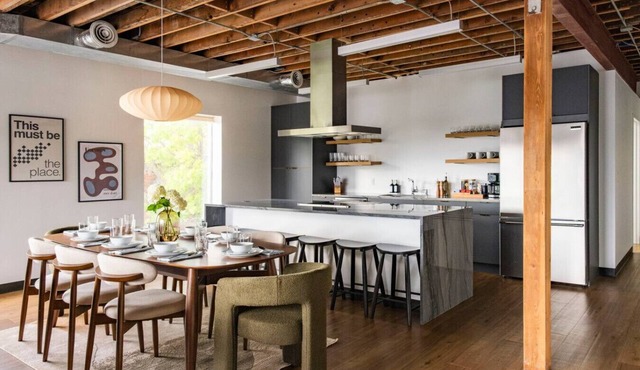 The Ballard Loft | Sleeps 8 | Steps to Shops & Dining