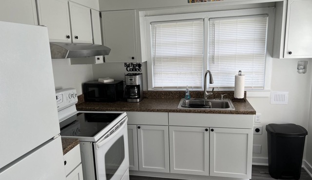 The Beach Bungalow! Newly Renovated. Minutes from WB.