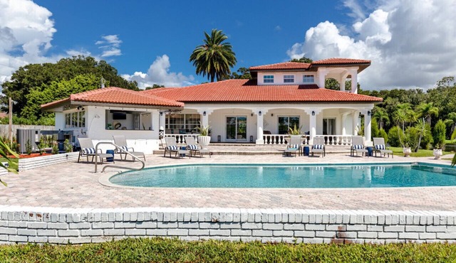 The Belleair Estate - Breathtaking Waterfront Home w/Heated Pool