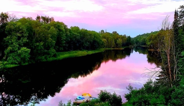 The best view on the Magnetawan River! Rustic cottage with all amenities!