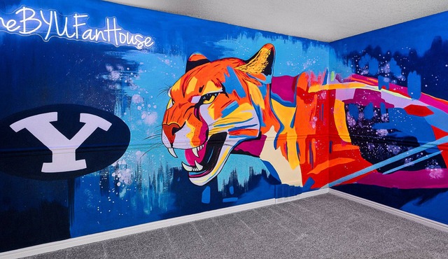 THE BYU Fan House: escape room, sports court, hot tub, game room, fun!