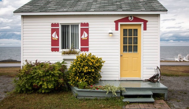 The Cabines du Phare are located in Rimouski by the sea. They are composed of te