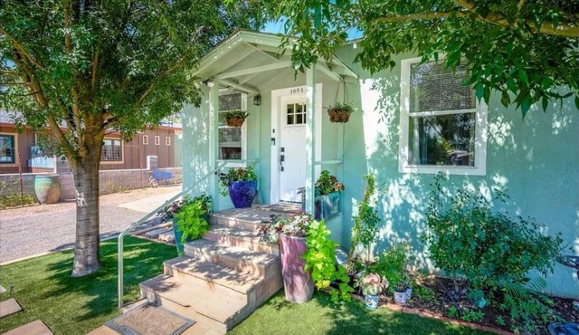 The Cactus Blossom: Perfect off Main St. Retreat for Wine Tasting & Exploring