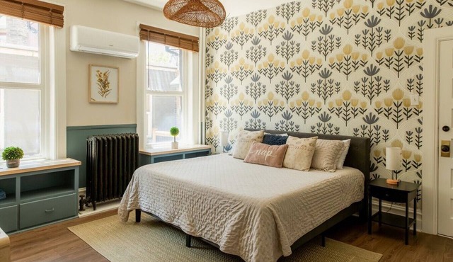 The Church Street Suite - Downtown, Cozy, Parking
