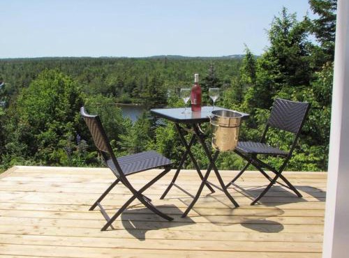 The Eagle's Landing on Minamkeak Lake - A Serene Escape