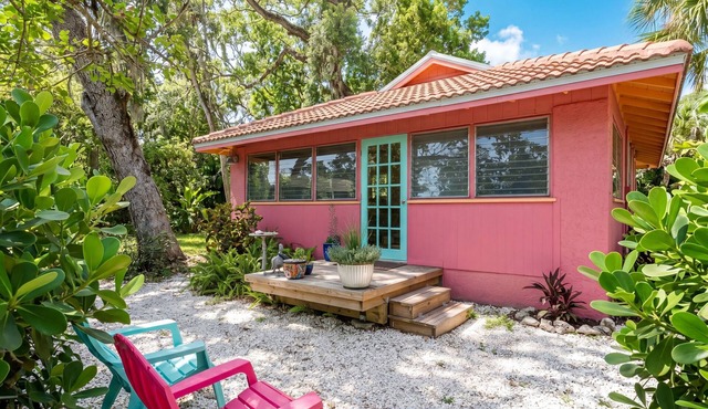 The Flamingo House - Sarasota