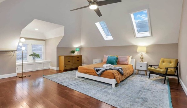 The Goodale House - 2 Units - 4 BR 5 Bath