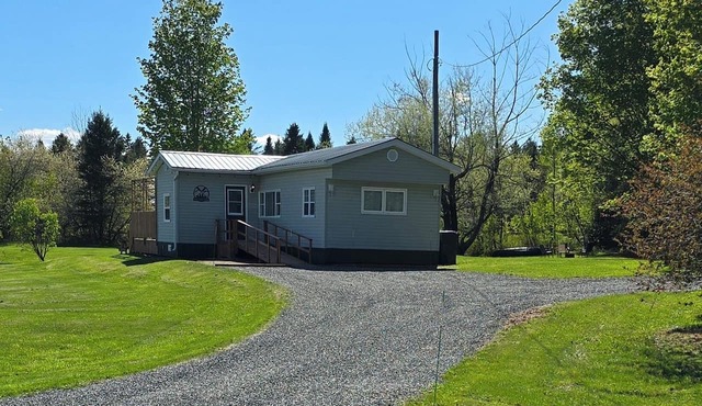 The Green Canoe Guest House. Family Friendly. Pet Friendly. Country Living.