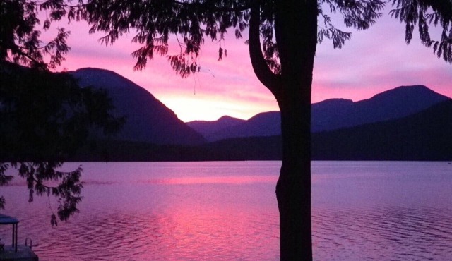 "The Guest House" on beautiful Sproat Lake!