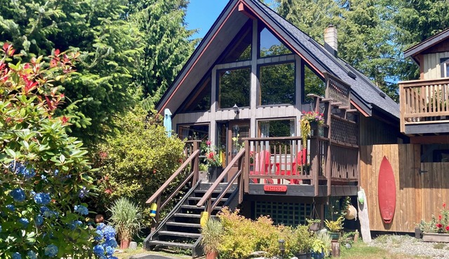 The Hacienda on South Chesterman. One minute walk to the beach. Relax and Unwind