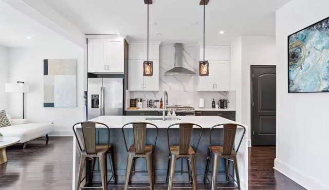 The Heights - Luxury Stay w/Garage - Near Metro