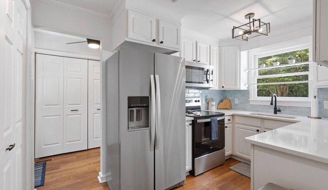 The James Cottage - Clean, Cozy, Coastal - Sleeps 6- 1mi to Historic DT Beaufort