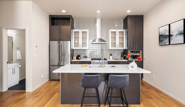 The Landing | Modern Townhome w/Rooftop Deck