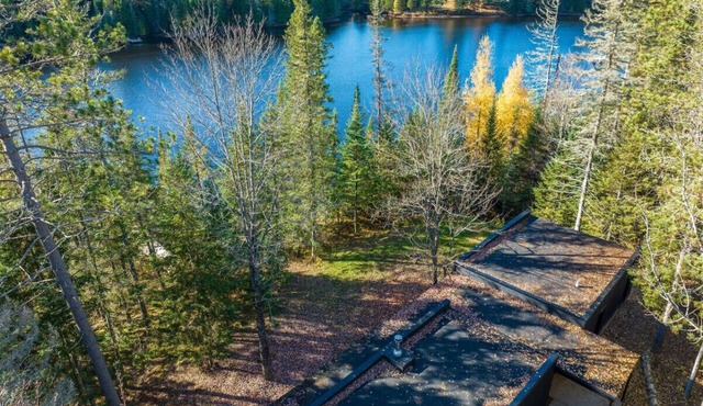 The LoveShack |Hot Tub | Front Lake