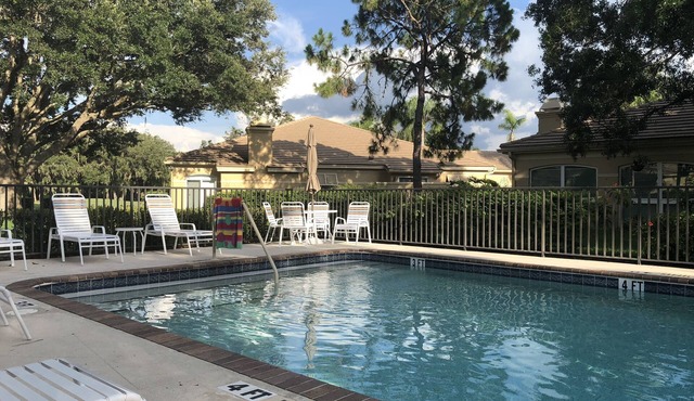The Meadows in Sarasota - Surrounded by 3 Golf Courses - Bike & Walking paths