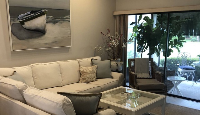 The Meadows Villa - Coastal Chic Vibe