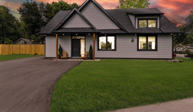 The Nest Lakehouse w/Hot Tub, Steps to Innisfil Beach Park