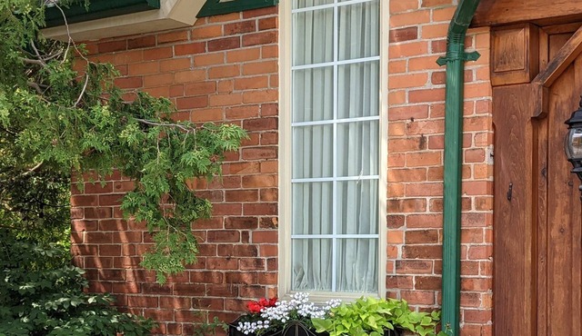 The Old Rectory Coach House-WEST Suite downtown
