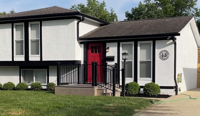 The Pilot's Private Home 4BR/2BA w/Pergola