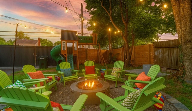 The Play Haus! Hot Tub, Game Room, Firepit, Families