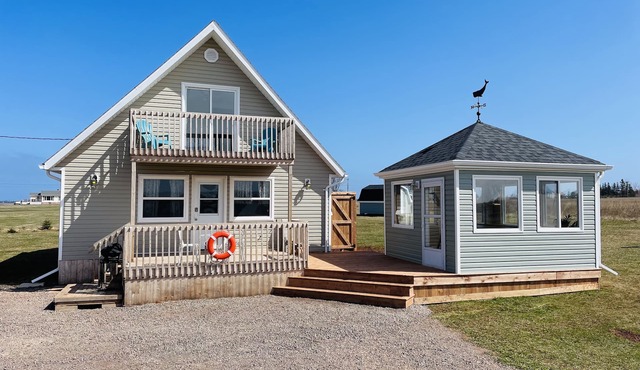 The rest is in Anne's land! - Hot tub, Kayaks Centrally located, stunning views.