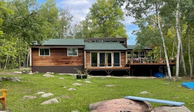 The Shamrock Lakeview Cottage- Enjoy Beach Country