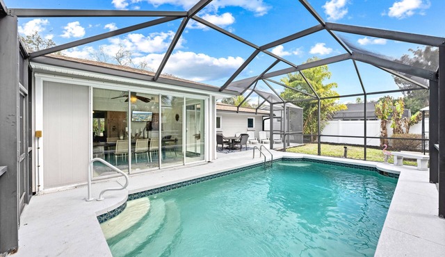 The Siesta Shortcut | Spacious Pool Home Minutes to Siesta Key Beach