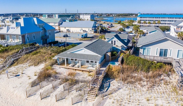 The Turtle's Nest- Oceanfront Cottage - Hot Tub - Dog Friendly