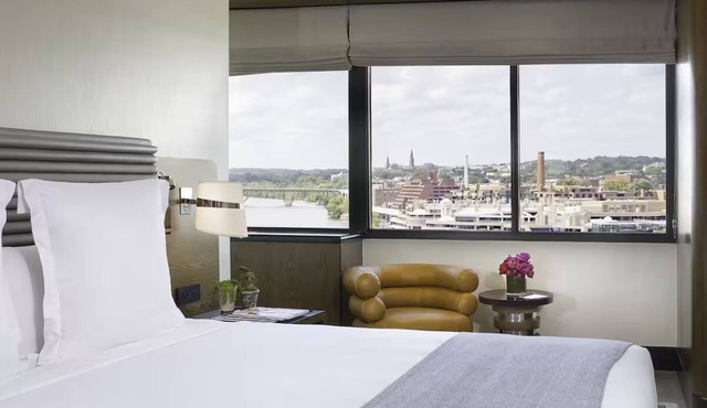 The Watergate | Deluxe King Room | Along Potomac River Near Kennedy Center