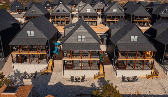 Three 7 bd homes w/hot tubs, sauna, & fire pits